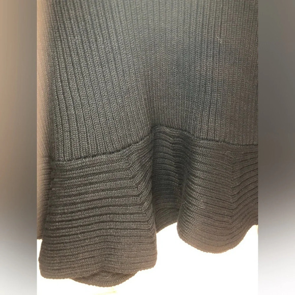 Venus all black sweater with flare bottom Size large Good used condition - Picture 4 of 10